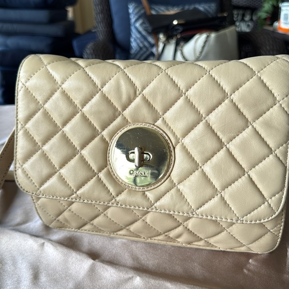 DKNY Donna Karan Cream Leather Quilted Bag Gold Hardware Detachable Strap - Picture 14 of 14